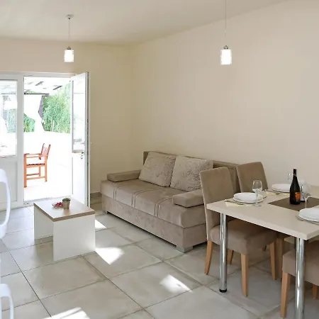 Appartamento Modern In With Private Terrace Ljubač