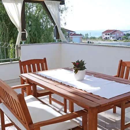 Appartamento Modern In With Private Terrace Ljubač