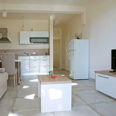 Modern In With Private Terrace *